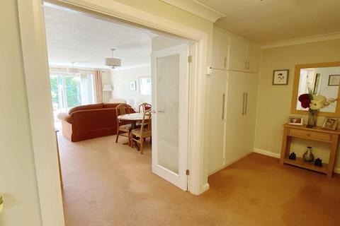 2 bedroom flat for sale, Princes Road Ferndown, Dorset BH22 9JG