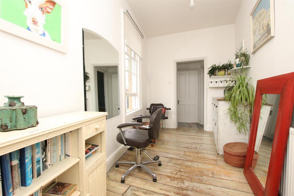Second reception room/area