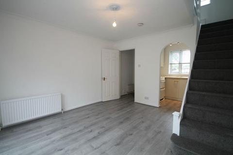 1 bedroom terraced house to rent, Squires Walk, Ashford TW15