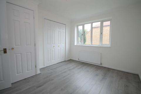 1 bedroom terraced house to rent, Squires Walk, Ashford TW15