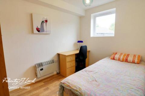 2 bedroom apartment to rent, Ironmongers Place, London