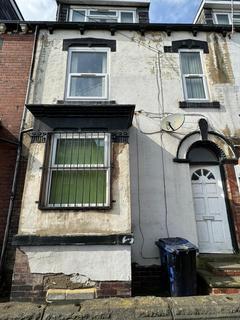 2 bedroom flat to rent, 2 Whingate Grove, Leeds LS12