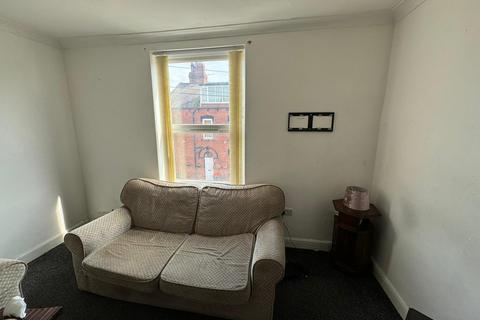 2 bedroom flat to rent, 2 Whingate Grove, Leeds LS12