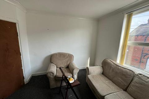 2 bedroom flat to rent, 2 Whingate Grove, Leeds LS12