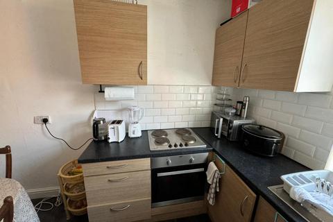 2 bedroom flat to rent, 2 Whingate Grove, Leeds LS12