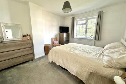 9 Hyde Lane, Bovingdon, Hemel Hempstead, HP3 0EG