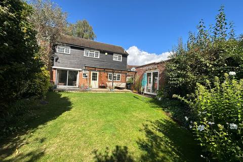 9 Hyde Lane, Bovingdon, Hemel Hempstead, HP3 0EG