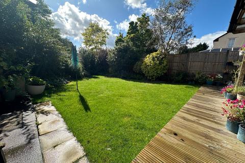9 Hyde Lane, Bovingdon, Hemel Hempstead, HP3 0EG
