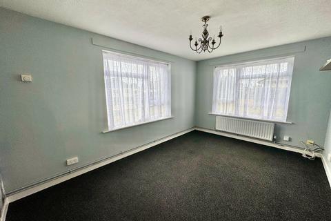 1 bedroom ground floor flat for sale, St Clairs Road, St Osyth, Clacton-on-Sea, CO16