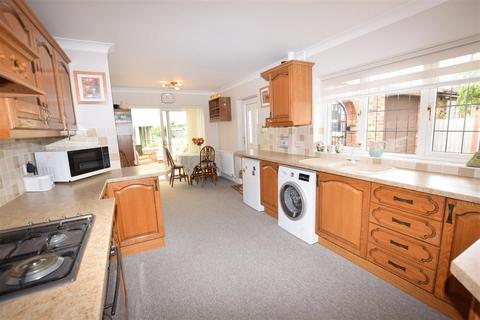 4 Markham Mews, Waltham, Grimsby, DN37 0PD