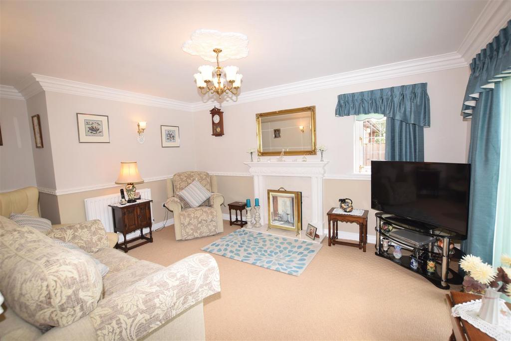 Lounge (rear)