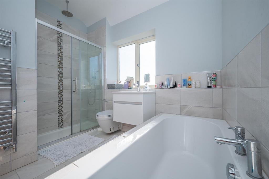 Family Bathroom (Wagtail Farmhouse)