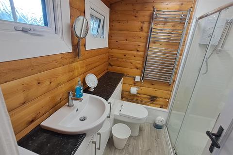 2 bedroom house for sale, Cabin 337 - FREEHOLD