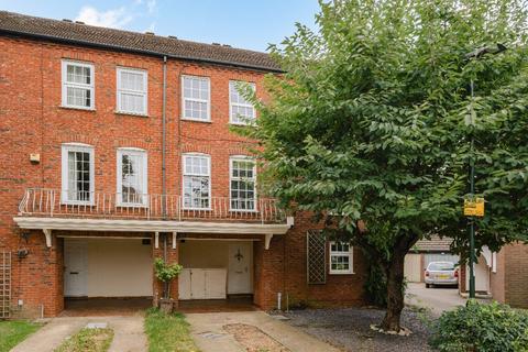 3 bedroom terraced house for sale, College Close, Twickenham