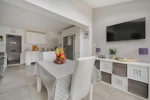9 College Close, Twickenham, TW2 6NR