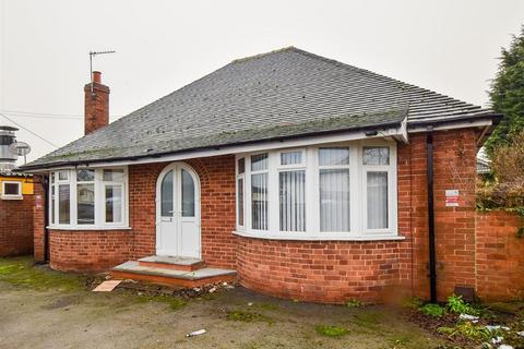 3 bedroom detached bungalow to rent, Painthorpe Lane, Wakefield WF4