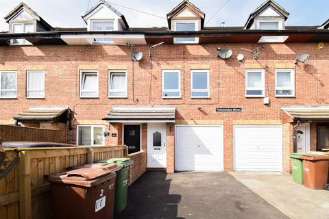 3 bedroom townhouse to rent, Fellowsides Mews, Ossett WF5