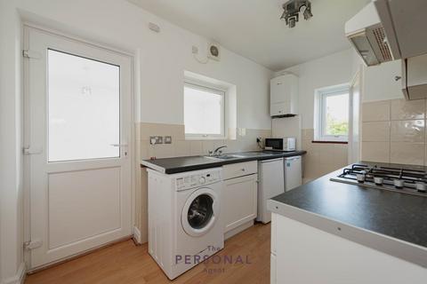 2 bedroom maisonette to rent, Ridgeway, Epsom