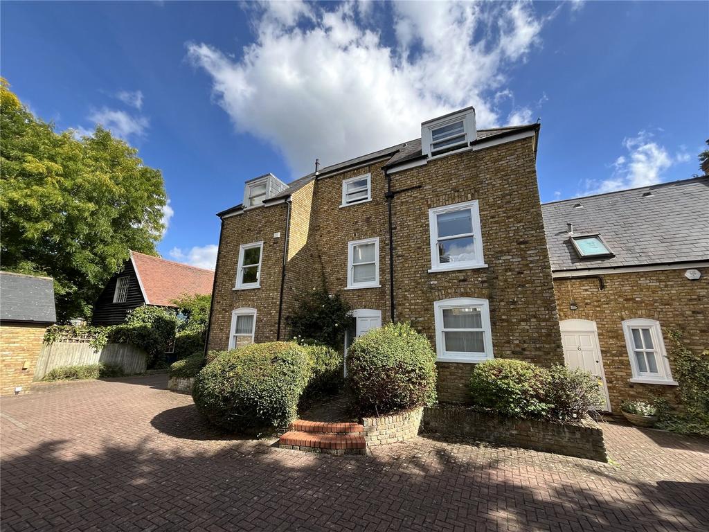 Mattock Lane, Ealing, London, W5 3 bed apartment to rent £2,750 pcm