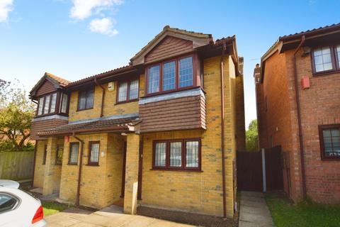 3 bedroom semi-detached house to rent, Littlebrook Close Croydon CR0