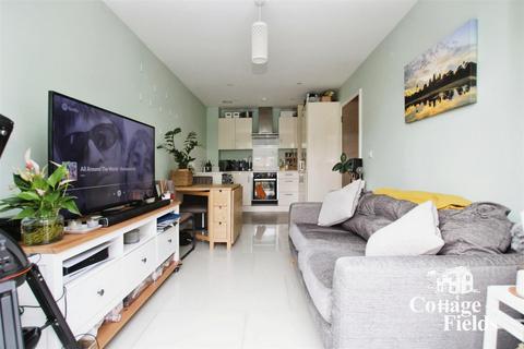 2 bedroom flat for sale, Regent Court, Enfield, London, EN3 - Stunning First Floor Apartment