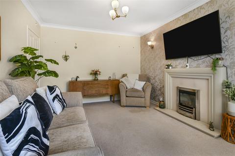 24 Nursery Gardens, York, YO10 3QL