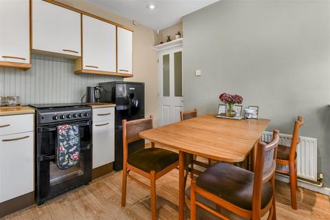 24 Nursery Gardens, York, YO10 3QL