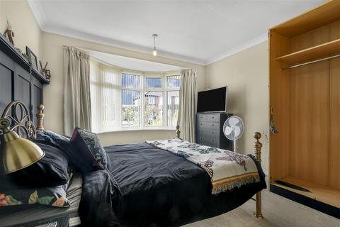 24 Nursery Gardens, York, YO10 3QL