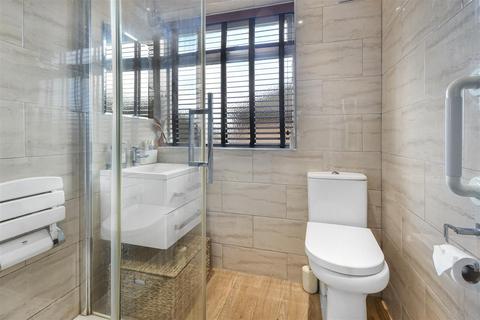 24 Nursery Gardens, York, YO10 3QL