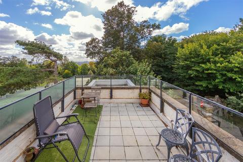 3 bedroom flat for sale, Bisham Gardens, Highgate, London, N6