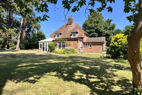 3 bedroom detached house for sale, Statenborough Lane, Eastry, Sandwich, Kent, CT13