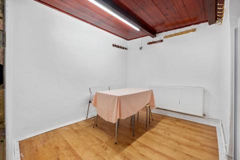 16 Maple Close, London, N16 6DF