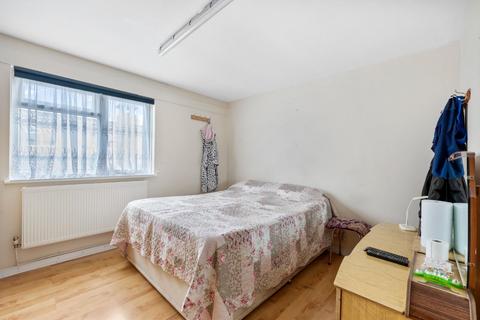 16 Maple Close, London, N16 6DF