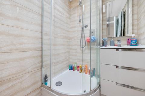 16 Maple Close, London, N16 6DF