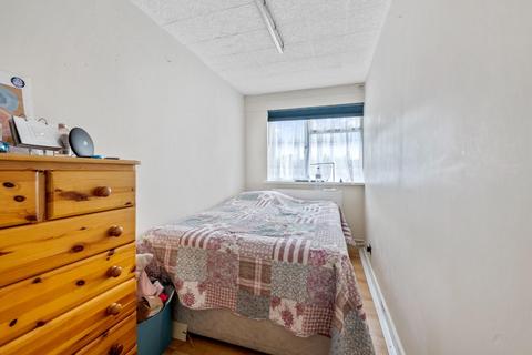16 Maple Close, London, N16 6DF