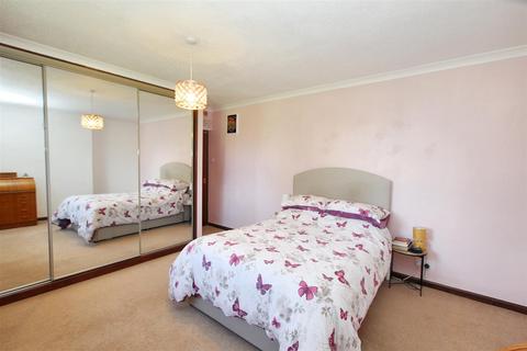 2 Covington Oval, Carstairs Junction, Lanark, ML11 8RU