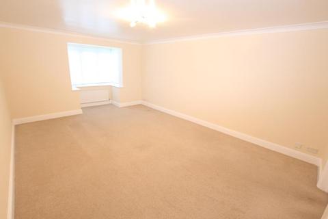 2 bedroom flat to rent, Beaufort Mews, Woking GU21