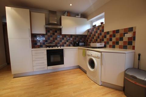 2 bedroom apartment to rent, Wych Hill, Woking GU22