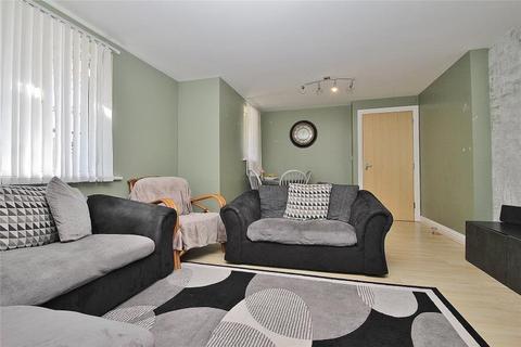 2 bedroom apartment to rent, Tudor Way, Woking GU21