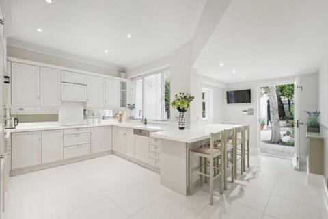 5 bedroom terraced house to rent, Wilton Place, Belgravia S1X