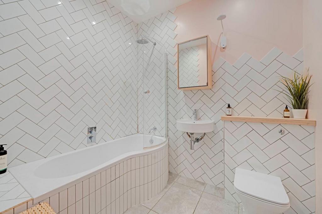 10-4f5780890 - NS - Prop WPen - 57 Maple Road -22-m