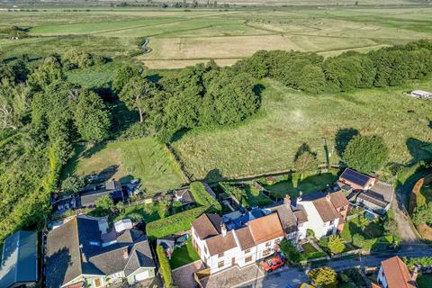 4 bedroom end of terrace house for sale, Queens Highway, Oulton