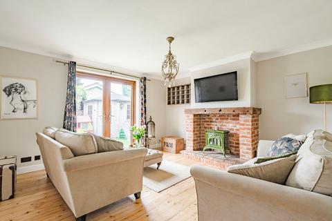 4 bedroom end of terrace house for sale, Queens Highway, Oulton