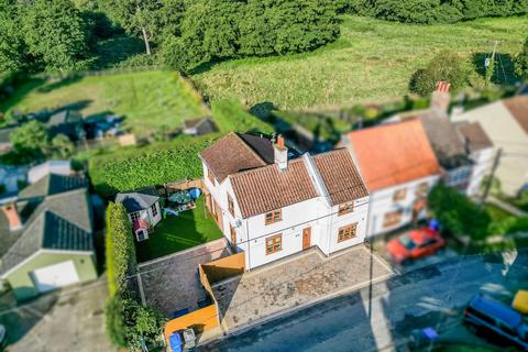 4 bedroom end of terrace house for sale, Queens Highway, Oulton