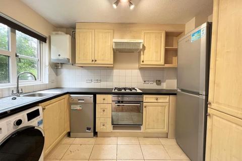 3 bedroom terraced house to rent, Erica Court, Woking GU22