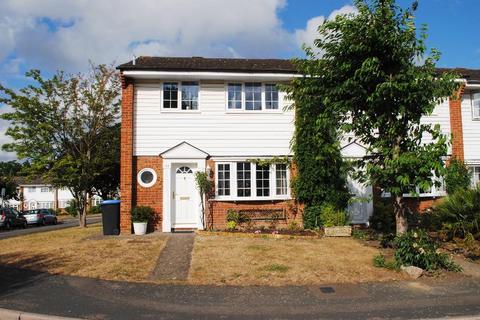 3 bedroom terraced house to rent, De Lara Way, Woking GU21