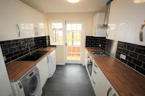 3 bedroom terraced house to rent, De Lara Way, Woking GU21