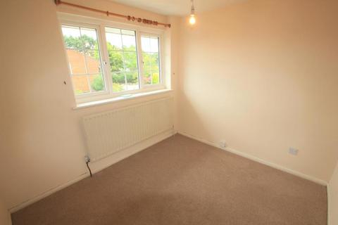 3 bedroom terraced house to rent, De Lara Way, Woking GU21