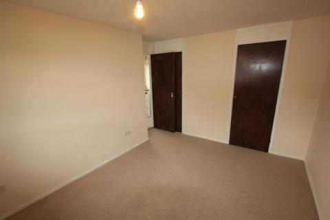 3 bedroom terraced house to rent, De Lara Way, Woking GU21