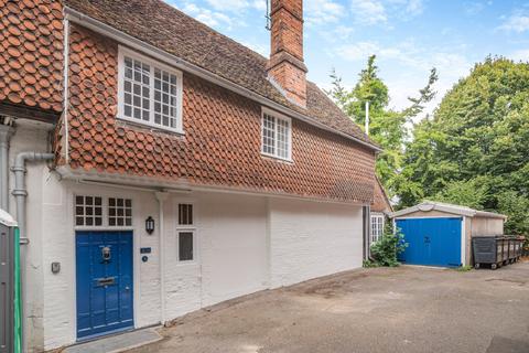 2 bedroom semi-detached house to rent, The Close, Salisbury, Wiltshire